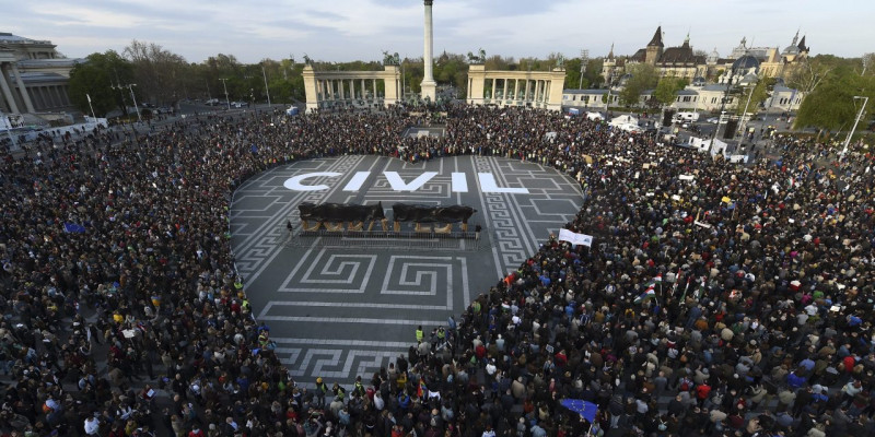 Protest Heroe Square. Bron: Eötvös Károly Intézet