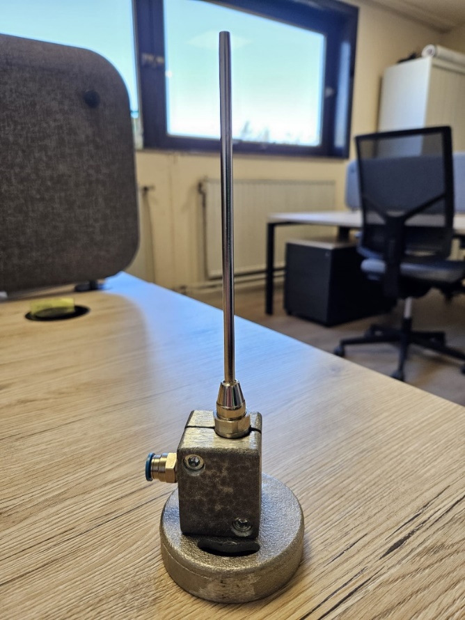 Het uiteindelijke blaasmondstuk. De houder is zelf gegoten in aluminium.