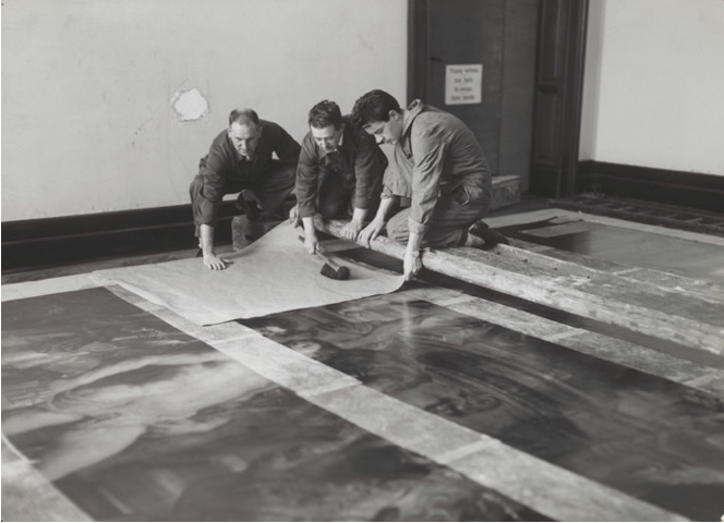Restauratie van de "Tronende Madonna omringd door heiligen" in het jaar 1961. © Koninklijk Museum voor Schone Kunsten Antwerpen