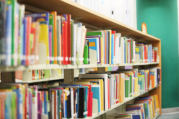 Afbeelding met boekenkast, boek, Planken, kamer</p>
<p>Door AI gegenereerde inhoud is mogelijk onjuist.