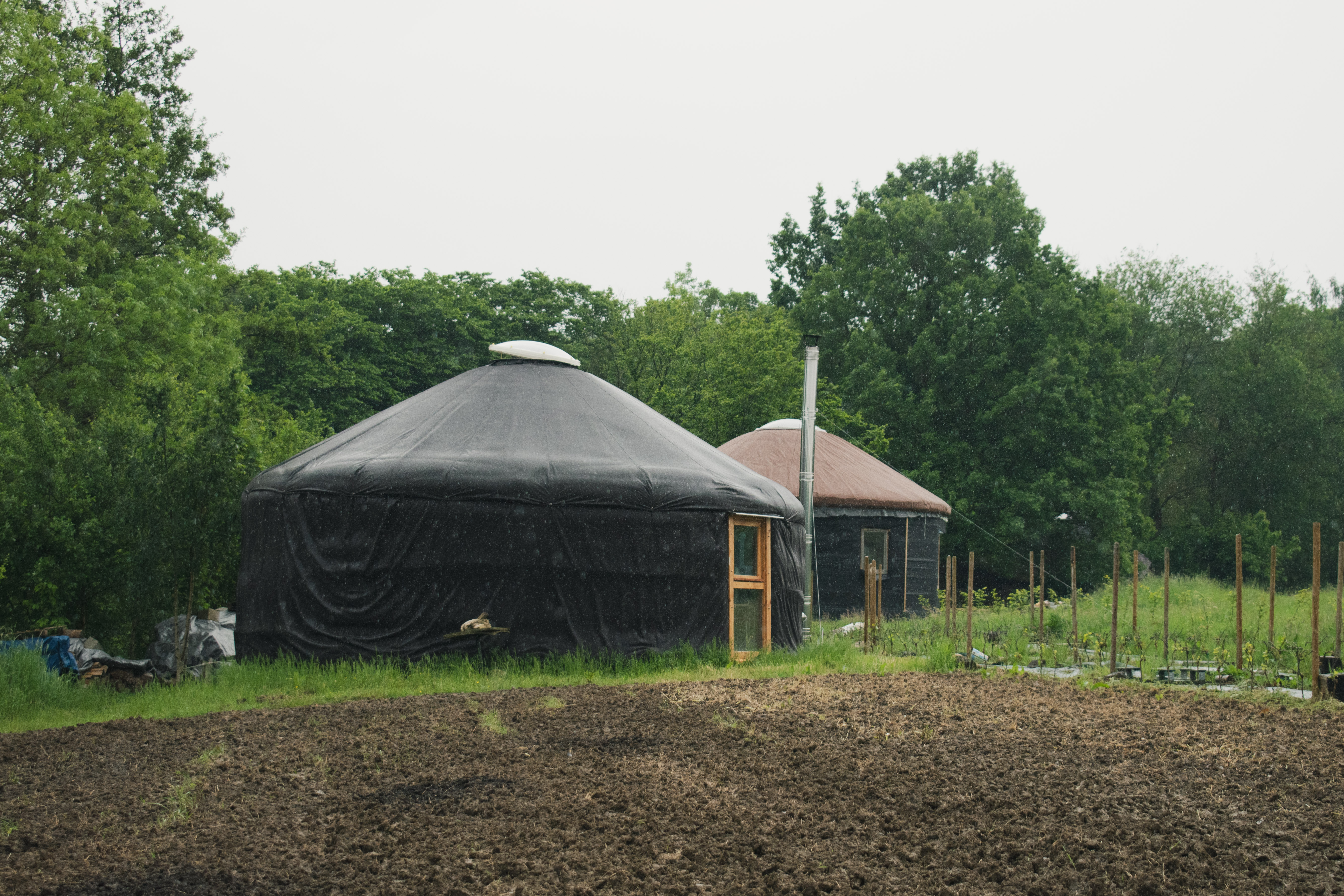 ‘Lichtgewicht woningen’ in het Waalse ecodorp Vevy Wéron (© Lowie Vandyck)